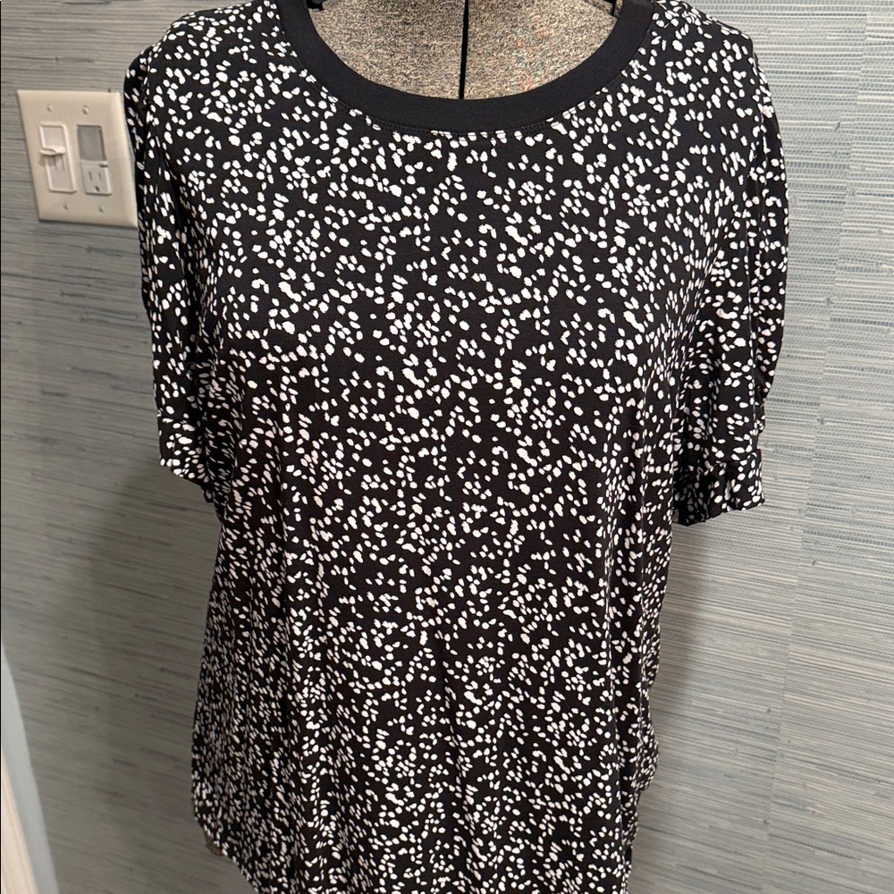 Amazon Essentials Black and White Short Sleeve Tee